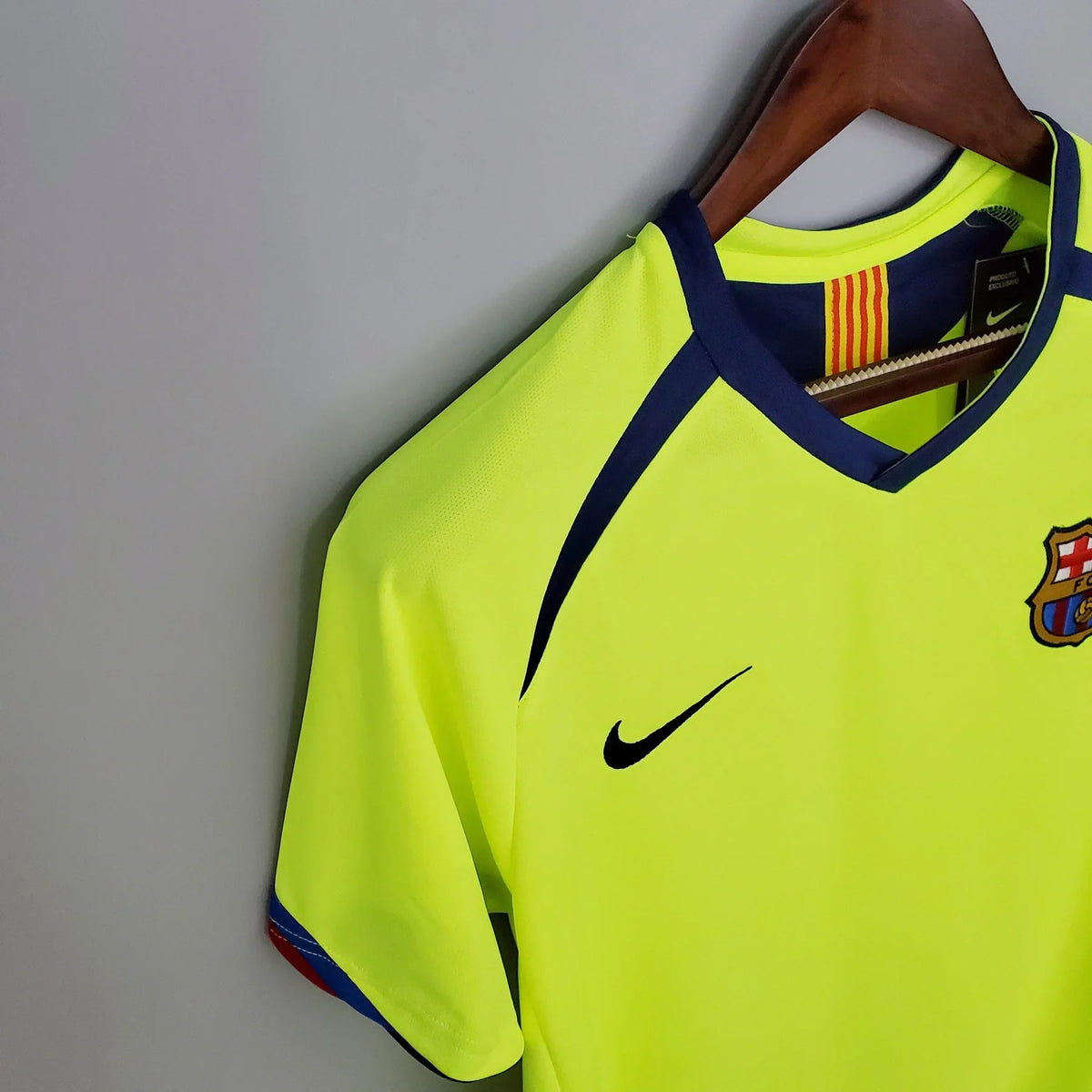 Barcelona 2005/2006 Away Retro Jersey