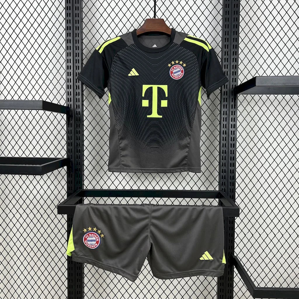 Bayern Munchen 2025/2026 Goalkeeper Kit Kids Size