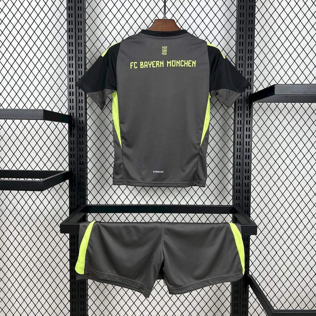 Bayern Munchen 2025/2026 Goalkeeper Kit Kids Size