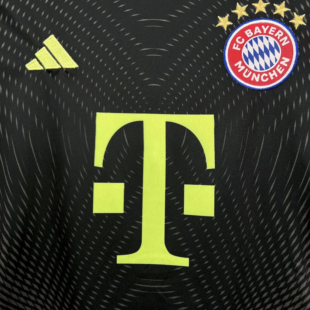 Bayern Munchen 2025/2026 Goalkeeper Kit Kids Size