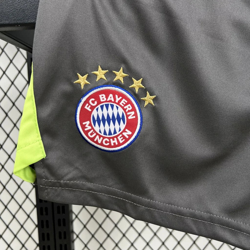 Bayern Munchen 2025/2026 Goalkeeper Kit Kids Size
