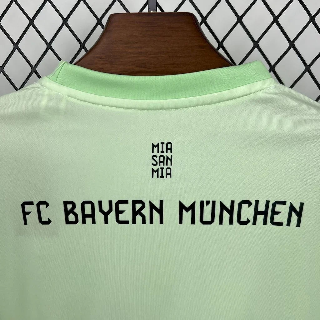 Bayern Munchen 2025/2026 Green Goalkeeper Kit Kids Size
