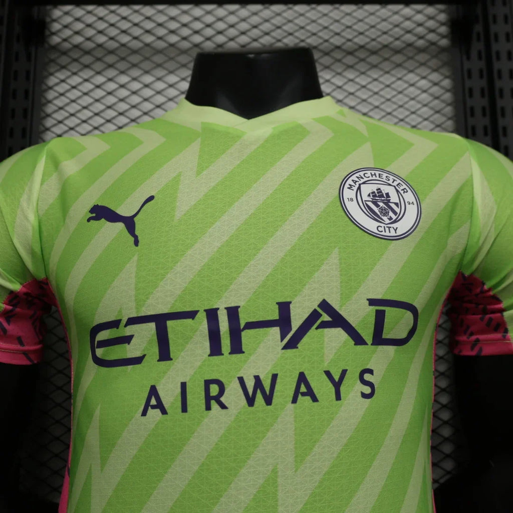 Manchester United 2023/2024 Goalkeeper Kit