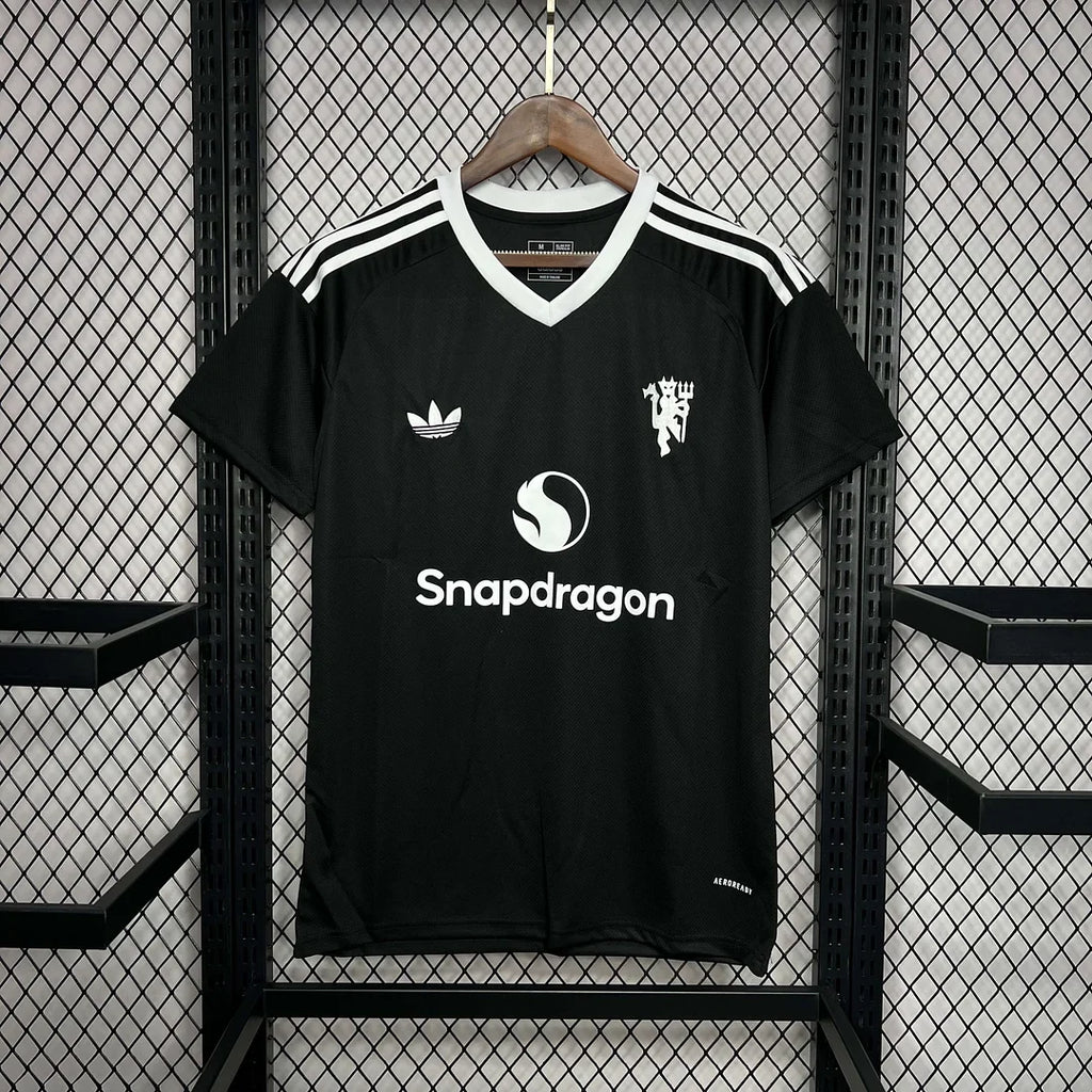 Manchester United 2024/2025 Goalkeeper Jersey