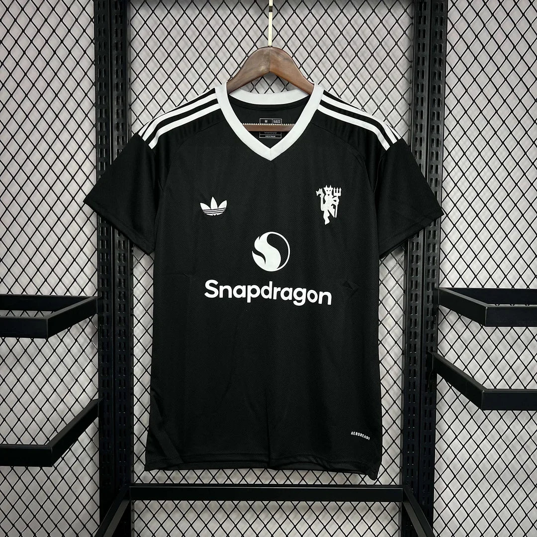 Manchester United 2024/2025 Goalkeeper Jersey