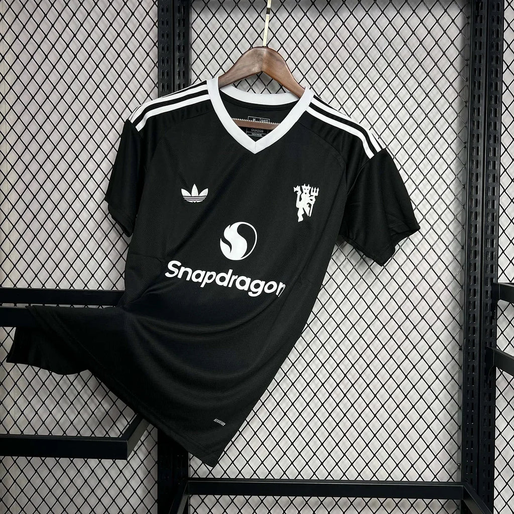 Manchester United 2024/2025 Goalkeeper Jersey