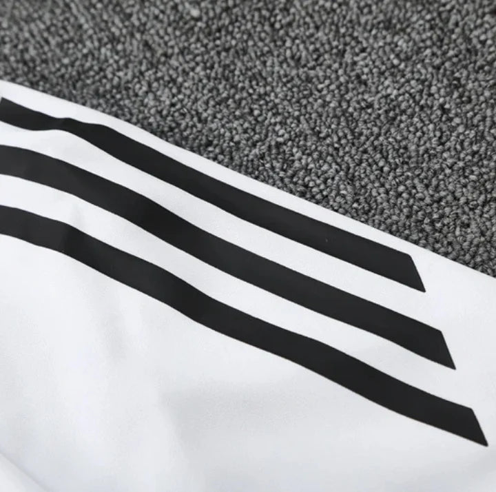 Manchester United 2025/2026 White Tracksuit