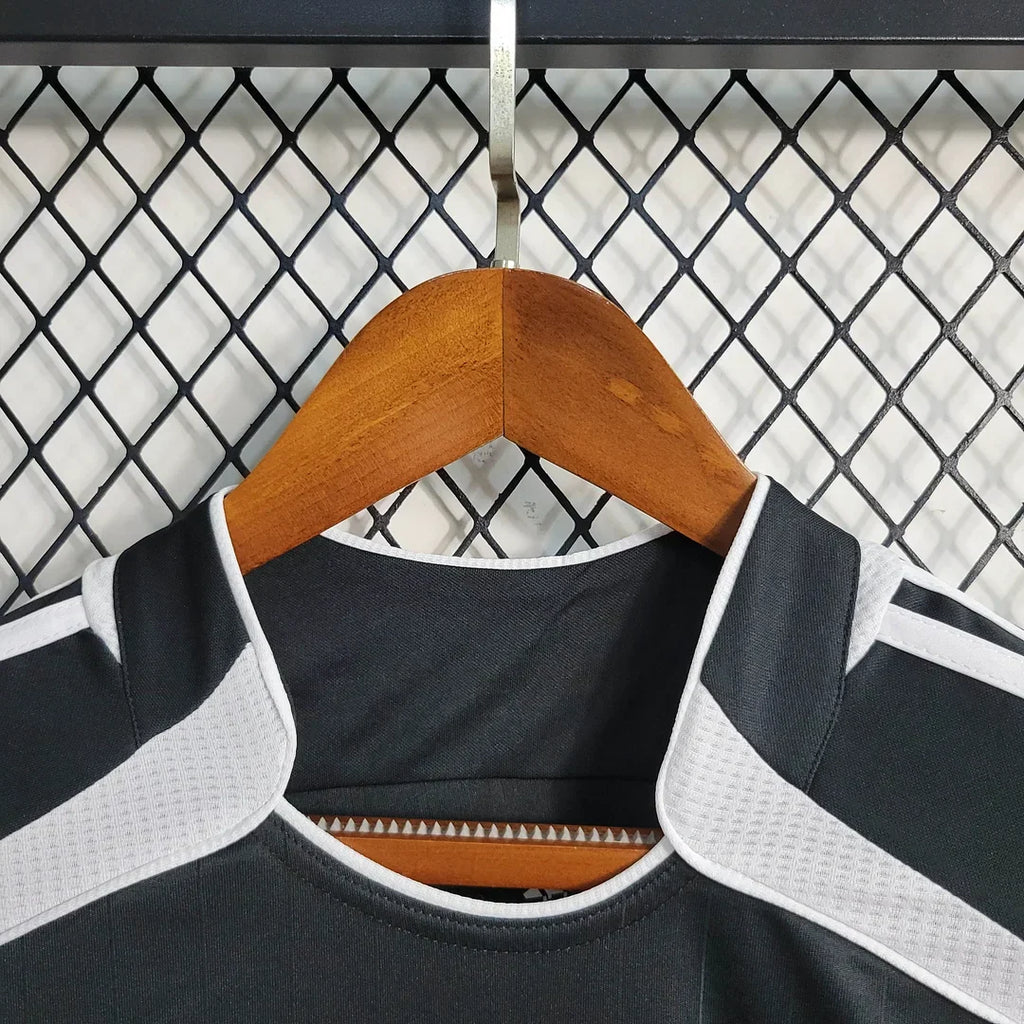 Real Madrid 2006/2007 Away Retro Jersey