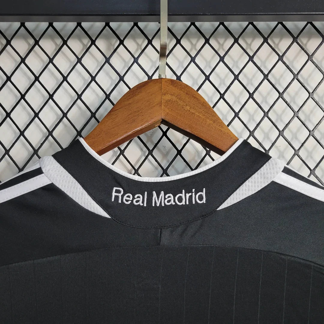 Real Madrid 2006/2007 Away Retro Jersey