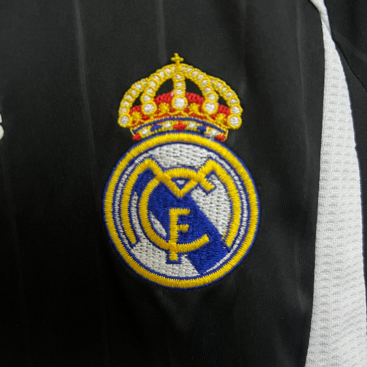 Real Madrid 2006/2007 Away Retro Kit Kids Size